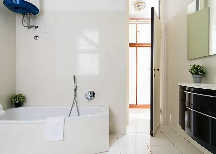 Piazza Cavour View - Bymyhomeincomo