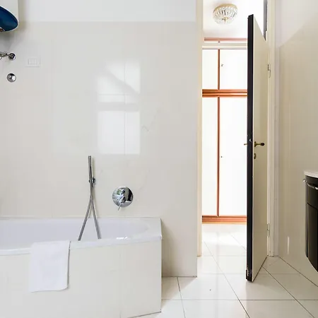 Piazza Cavour View - Bymyhomeincomo