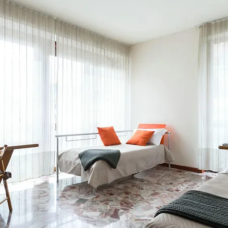 Piazza Cavour View - Bymyhomeincomo Διαμέρισμα *