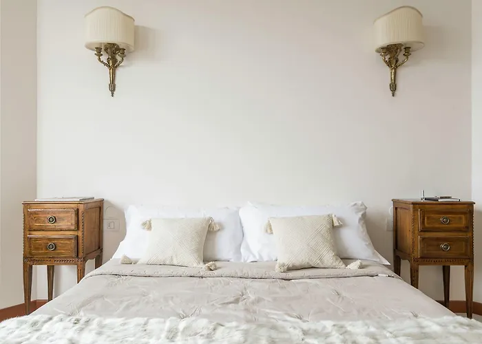 Piazza Cavour View - Bymyhomeincomo * Como