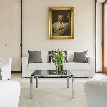 Piazza Cavour View - Bymyhomeincomo Como