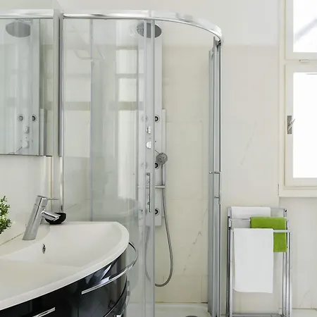 Apartment Piazza Cavour View - Bymyhomeincomo Como