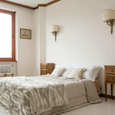 Piazza Cavour View - Bymyhomeincomo * Como