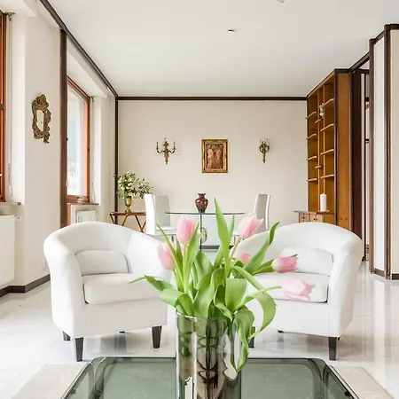 Apartment Piazza Cavour View - Bymyhomeincomo *